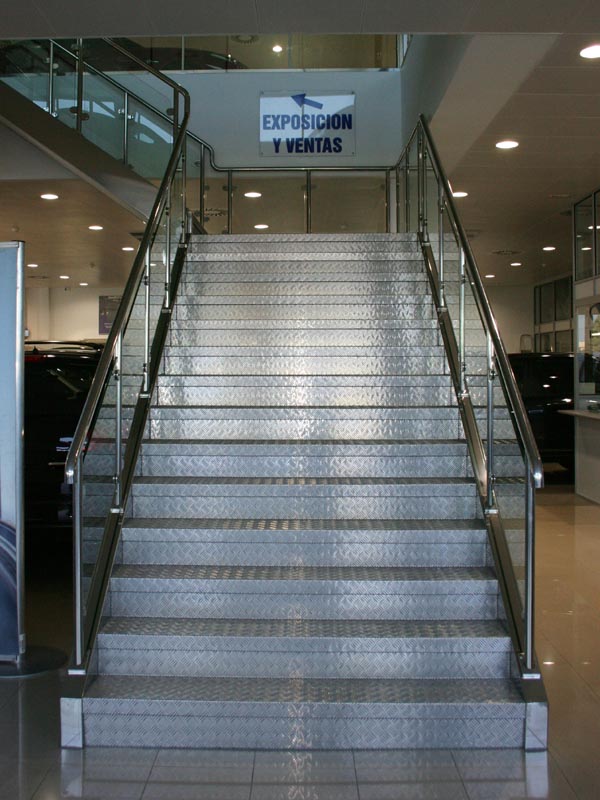 decoracion escalera hyundai 3