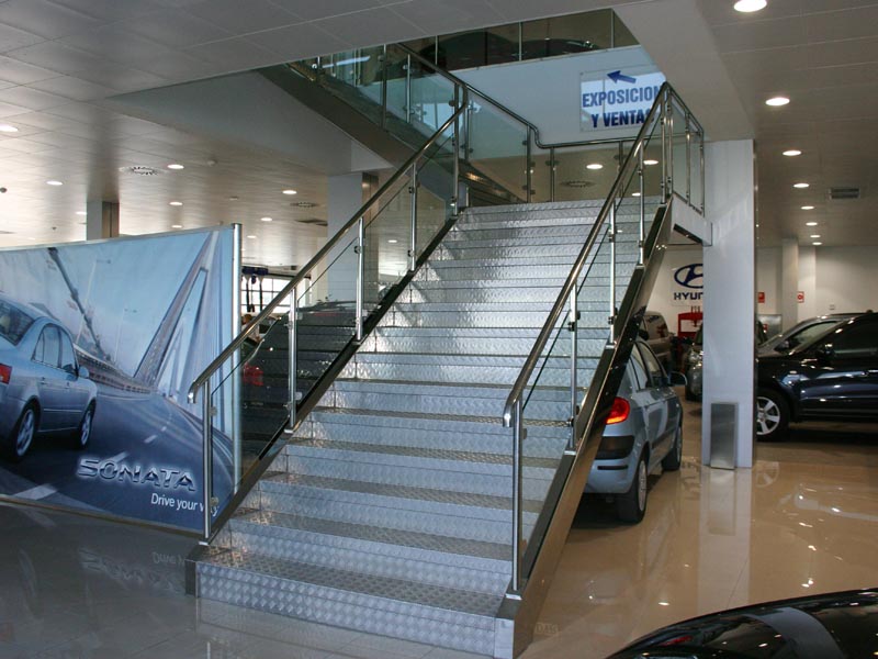 decoracion escalera hyundai 4